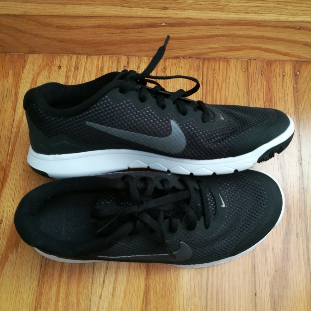 SOLD NEW Womens Flex Experience RN 4 Size 5